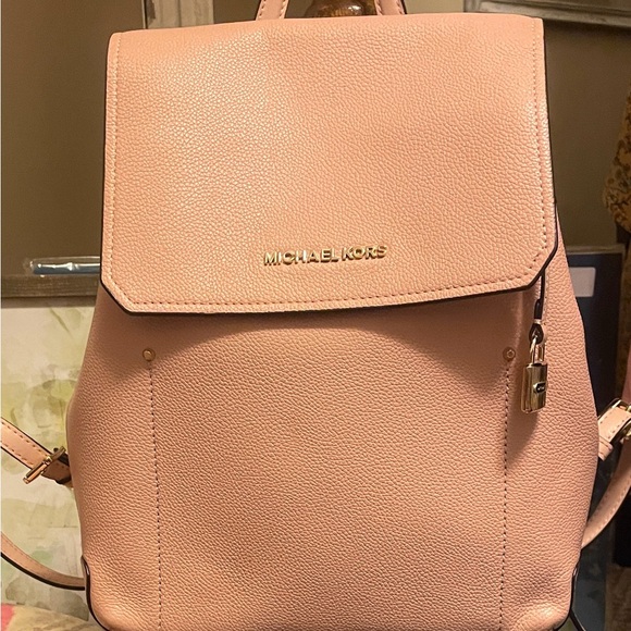 Michael Kors Blush Backpack with Gold Lock - Picture 1 of 15